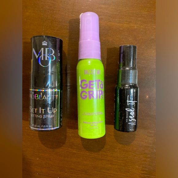 FREE Cosmetic bag with purchase of 3 New Travel Size Cosmetic Setting Sprays - Picture 1 of 1